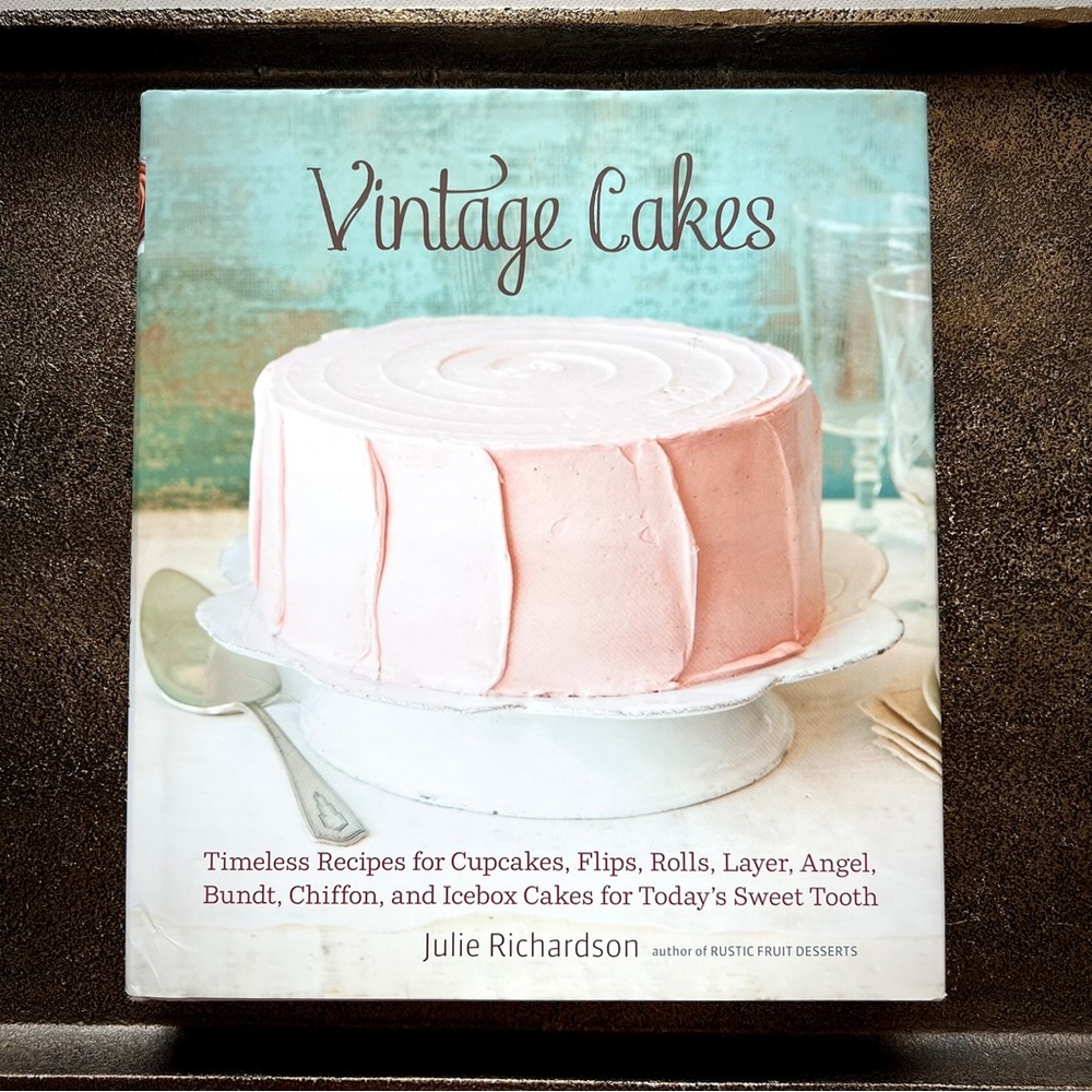 BOOK • “Vintage Cakes” Cookbook •